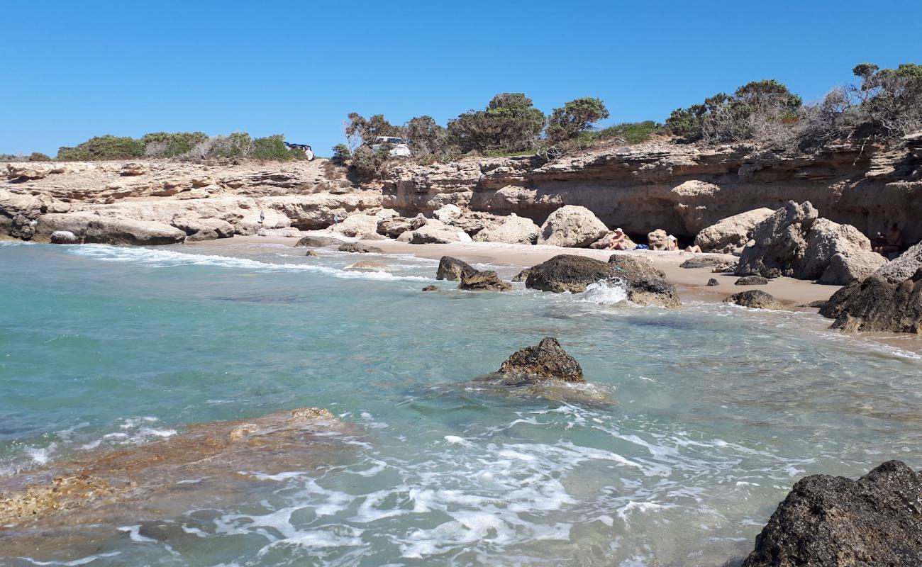 Quiet beach II'in fotoğrafı gri kum yüzey ile