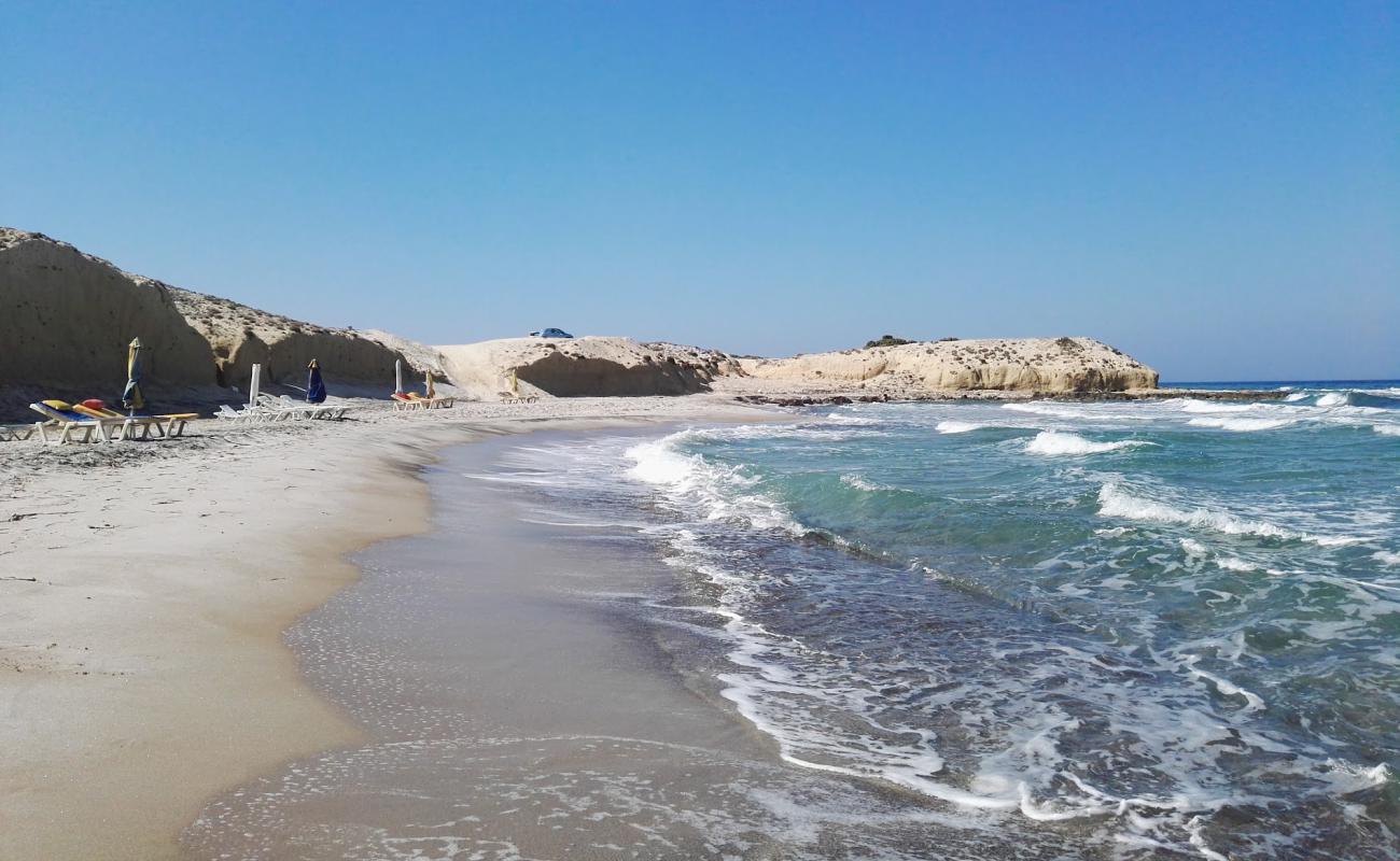 Kata beach'in fotoğrafı gri kum yüzey ile