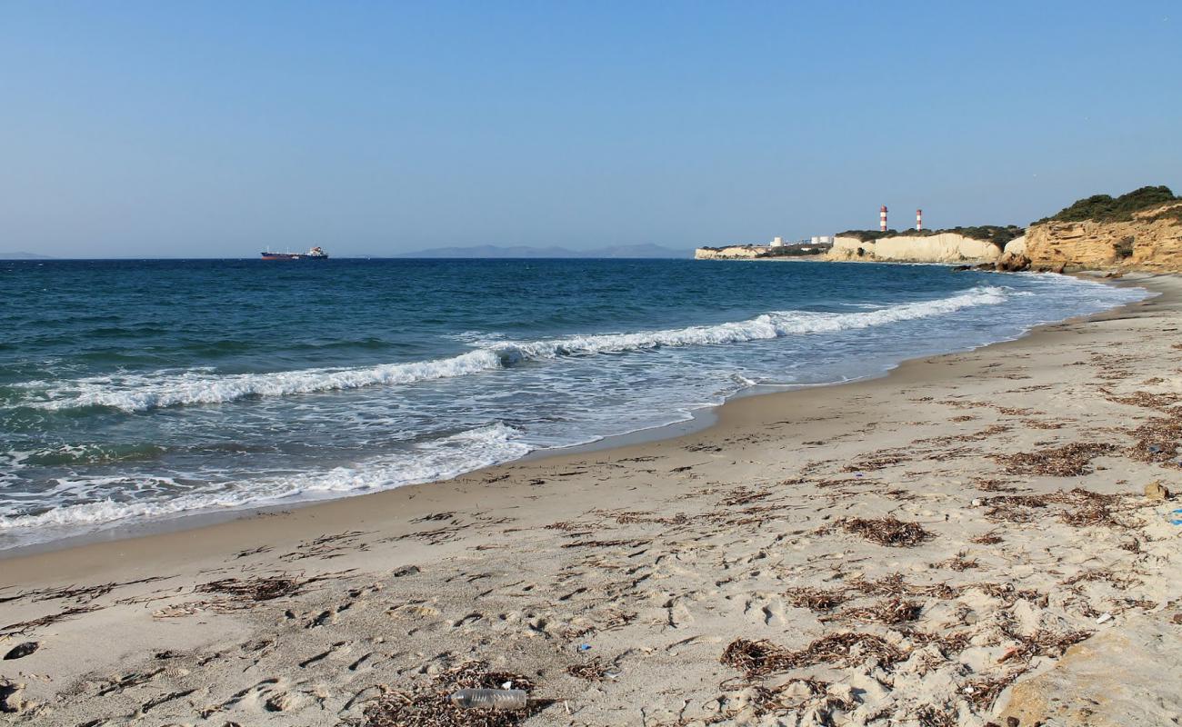 Atsa beach'in fotoğrafı gri kum yüzey ile