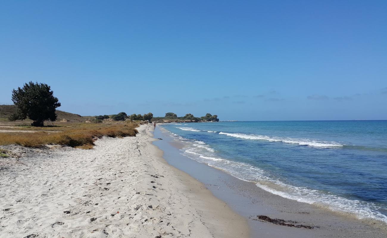 Troulos beach'in fotoğrafı parlak kum yüzey ile