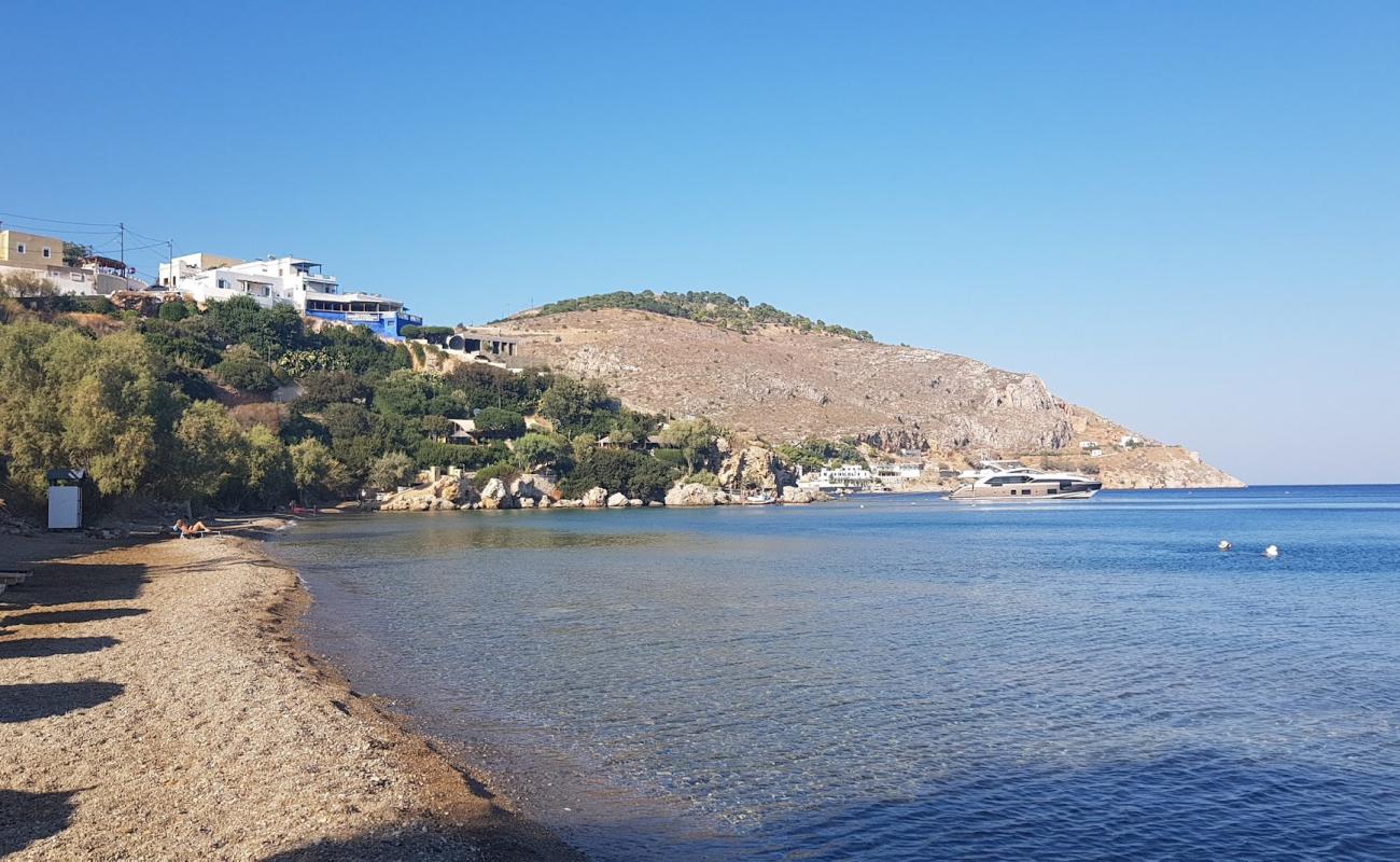 Vromolithos beach'in fotoğrafı küçük gri çakıllar yüzey ile