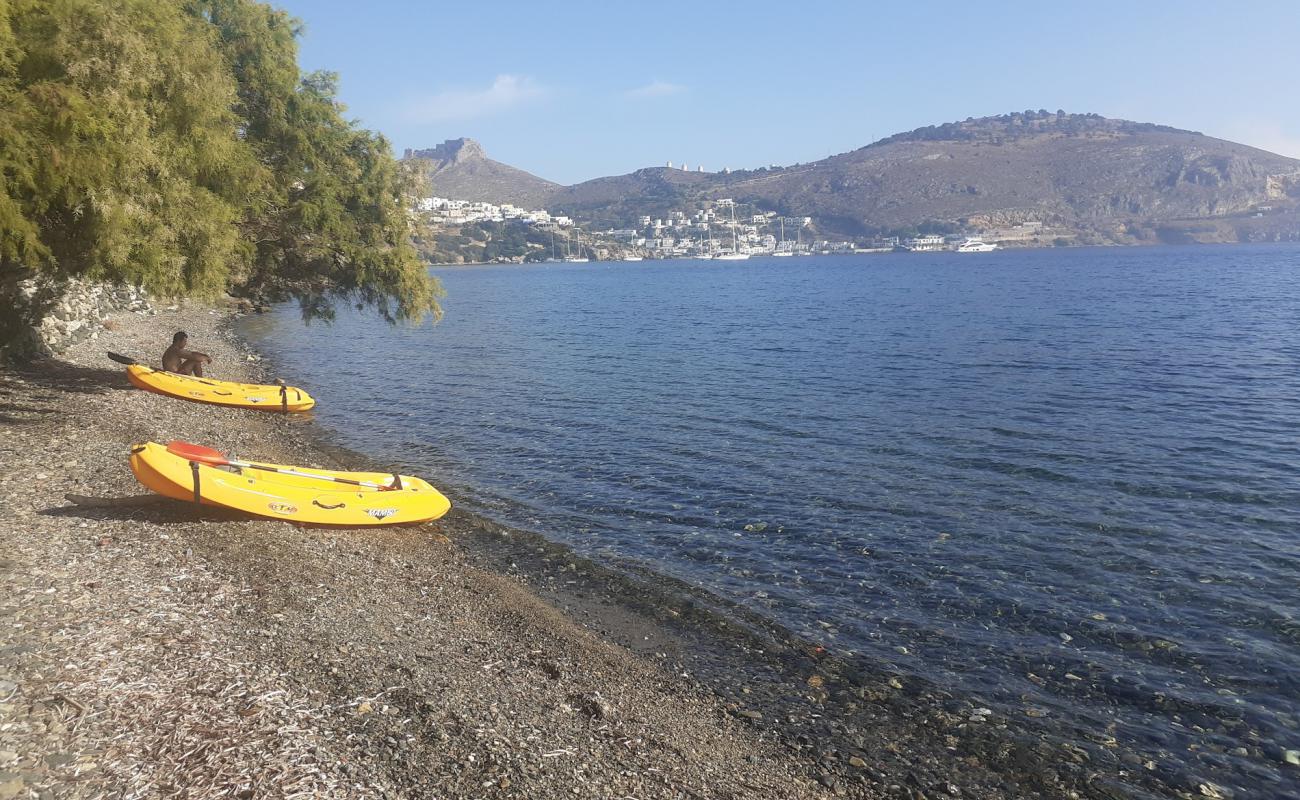 Turkopigado beach'in fotoğrafı gri çakıl taşı yüzey ile