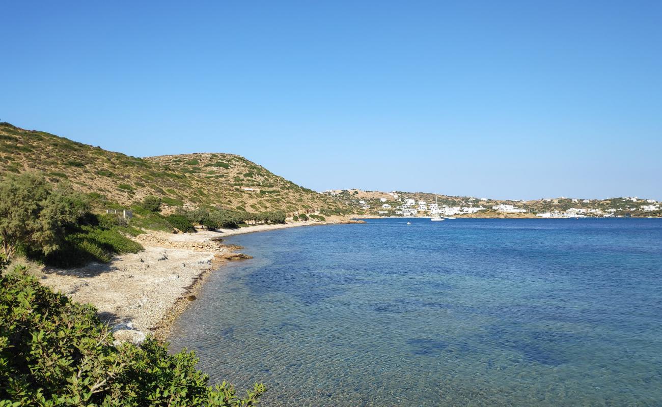 Kampos beach'in fotoğrafı taşlı kum yüzey ile