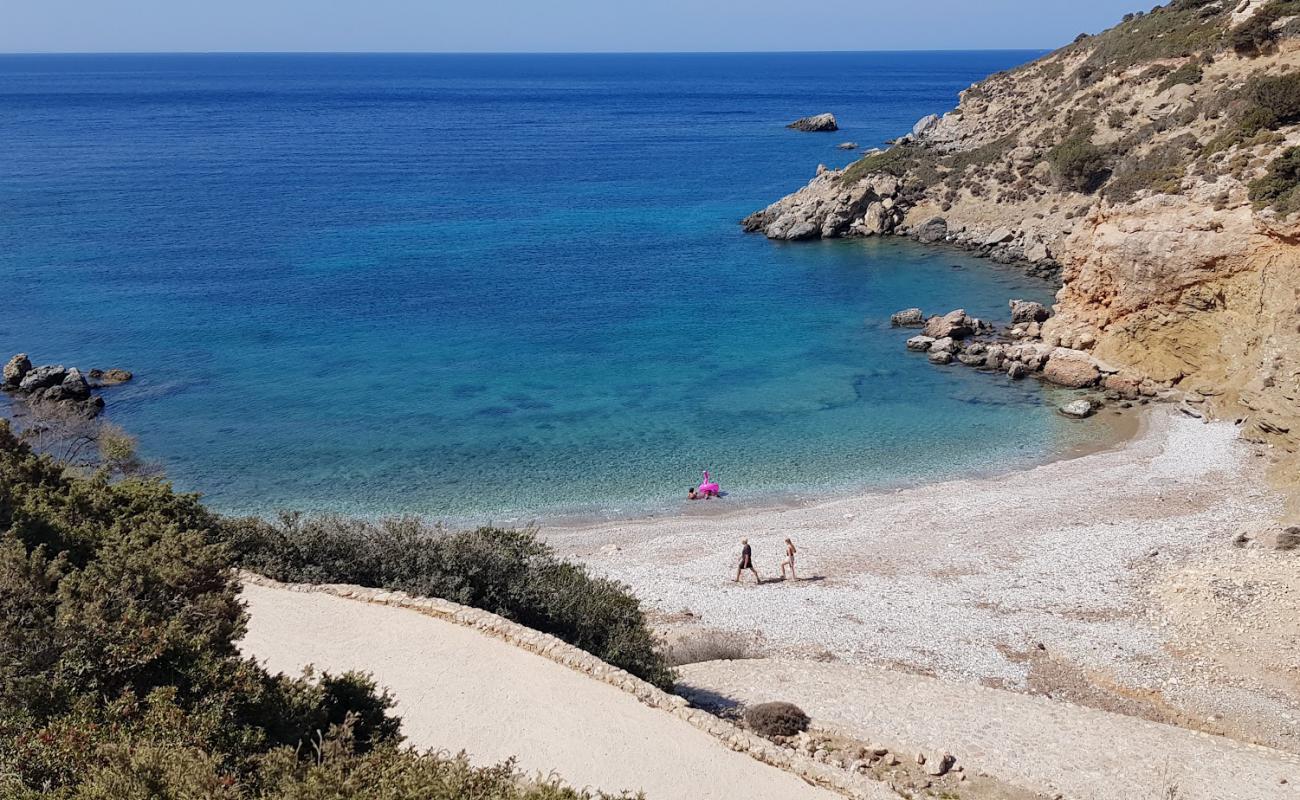 Kimisi beach'in fotoğrafı gri ince çakıl taş yüzey ile