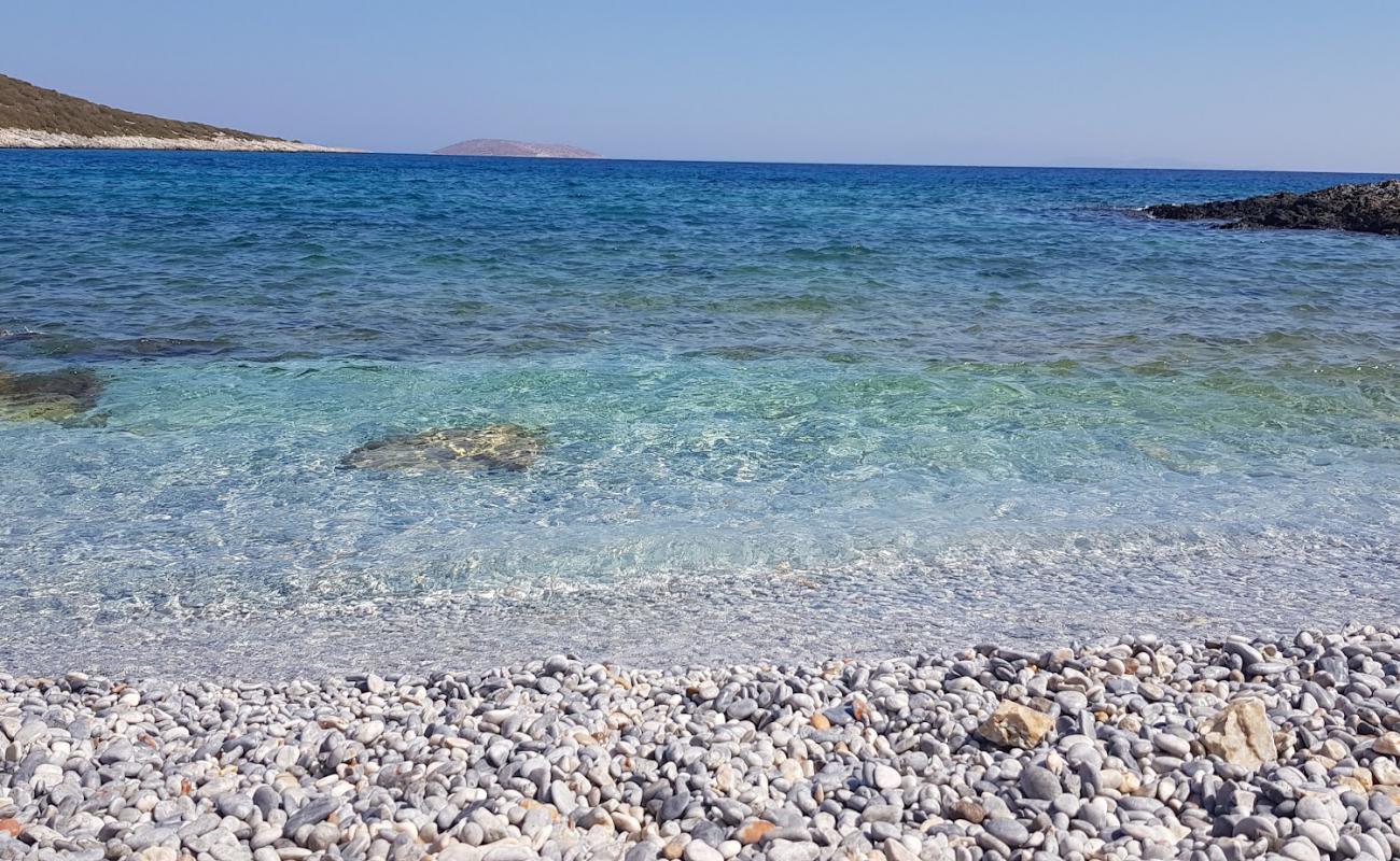 Limnari beach'in fotoğrafı gri çakıl taşı yüzey ile