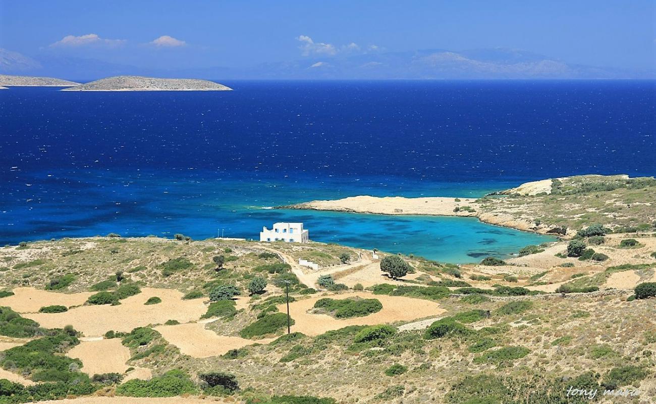 Leipsoi wild beach VI'in fotoğrafı taşlı kum yüzey ile