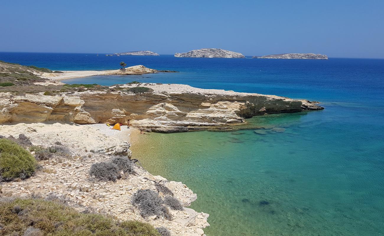 Monodendri beach II'in fotoğrafı bej çakıl yüzey ile