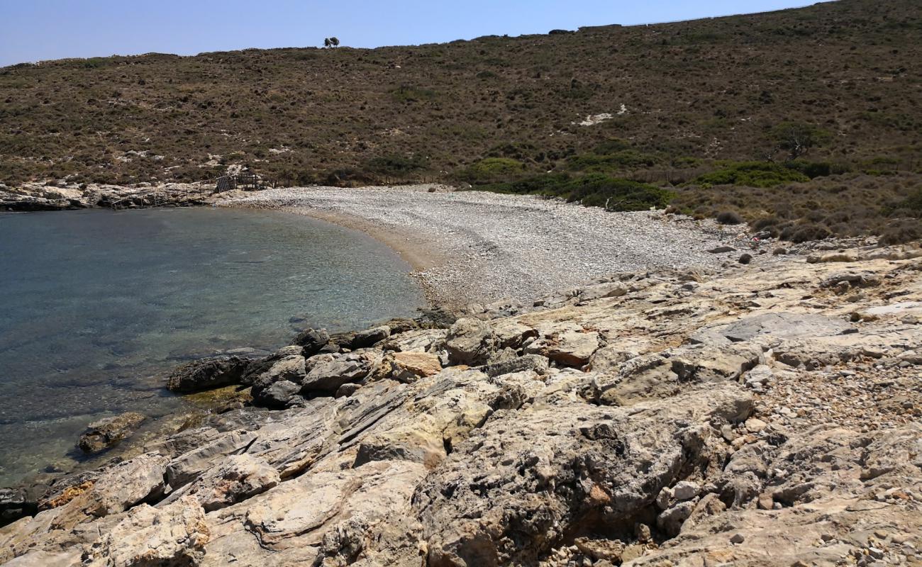 Hoclahoura beach'in fotoğrafı kayalık arazi yüzey ile