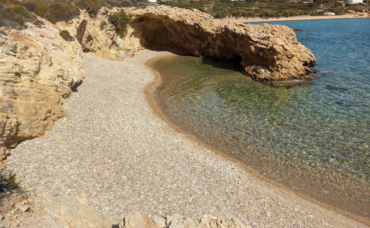 Paralia'in fotoğrafı hafif çakıl yüzey ile