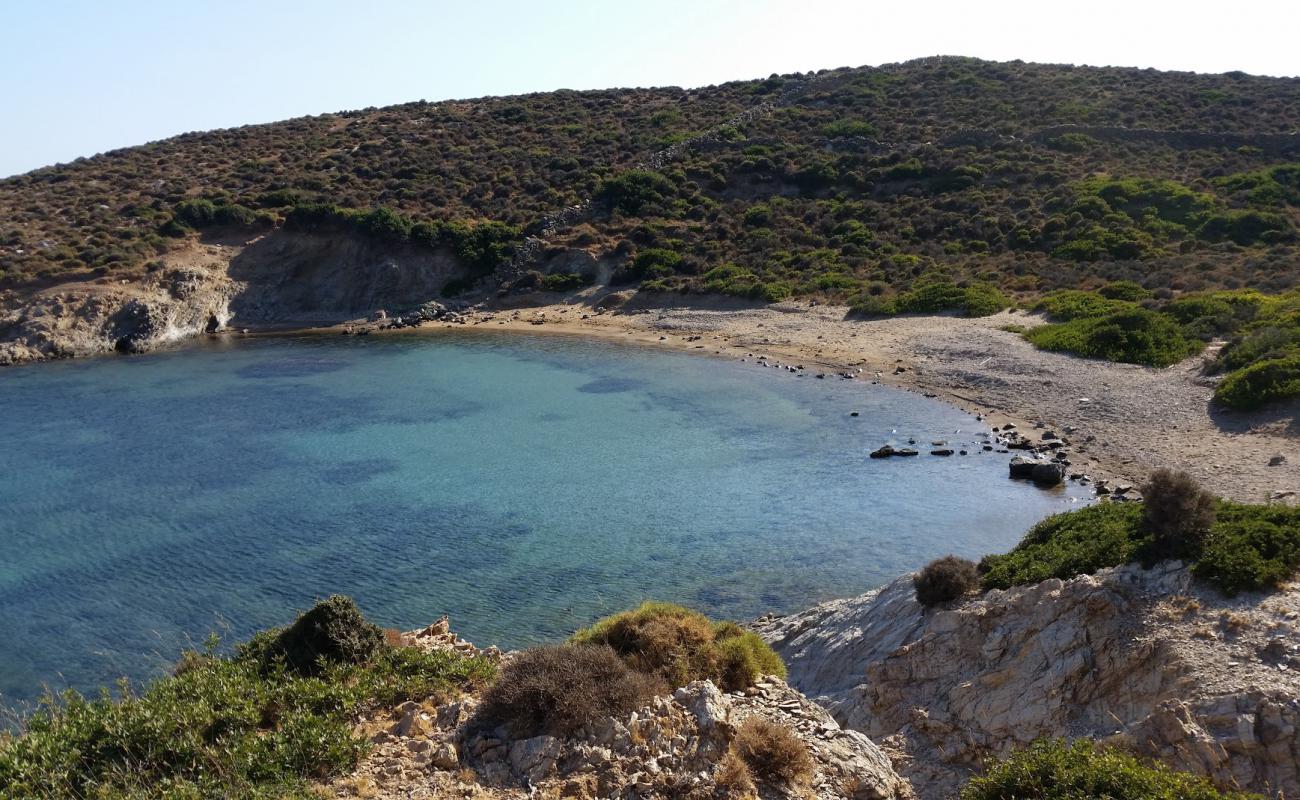 Papantria'in fotoğrafı gri kum ve çakıl yüzey ile