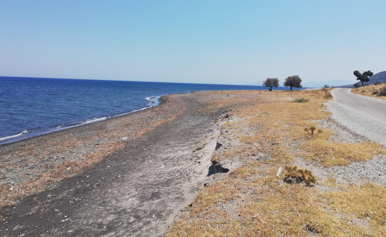 Katsouny beach'in fotoğrafı gri kum ve çakıl yüzey ile