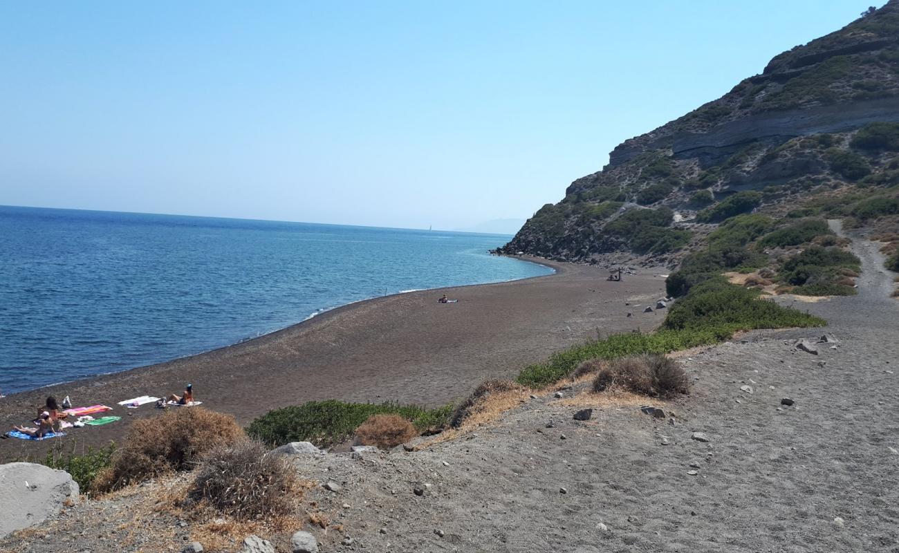 Lies beach'in fotoğrafı siyah kum ve çakıl yüzey ile