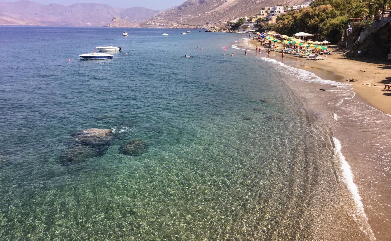 Masouri beach'in fotoğrafı gri kum ve çakıl yüzey ile