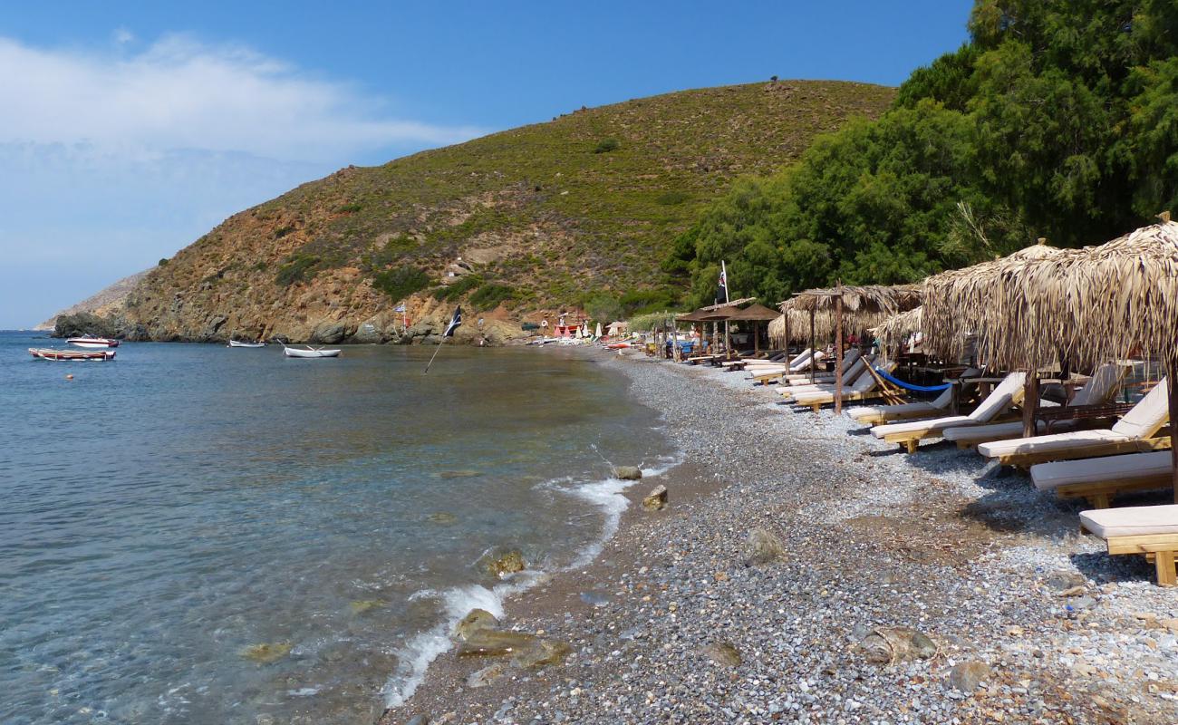 Kalavros II'in fotoğrafı gri kum ve çakıllar yüzey ile