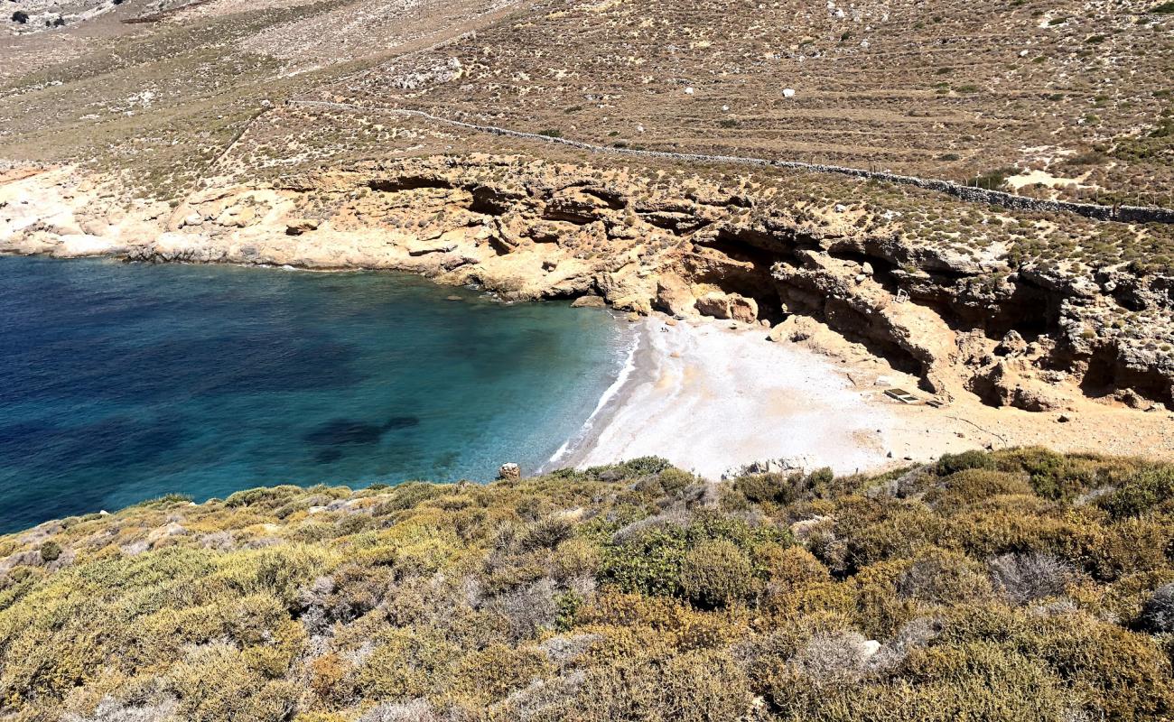 Apityki'in fotoğrafı gri kum ve çakıl yüzey ile