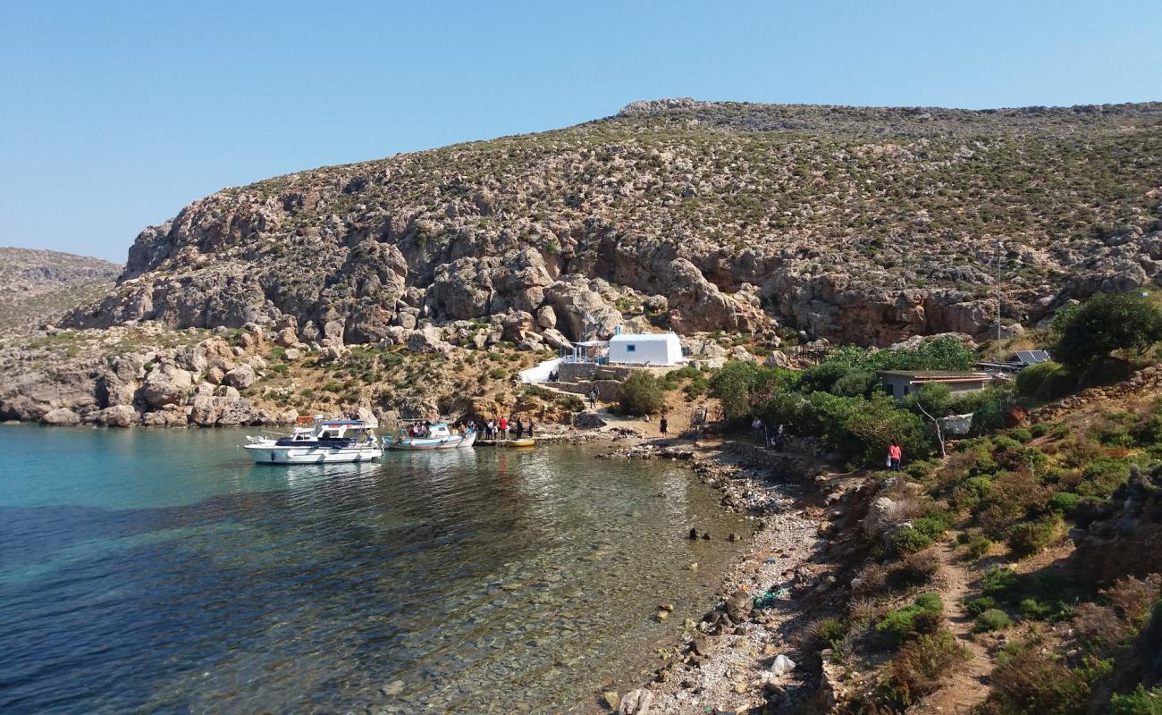 Sykati IV'in fotoğrafı gri kum ve çakıl yüzey ile