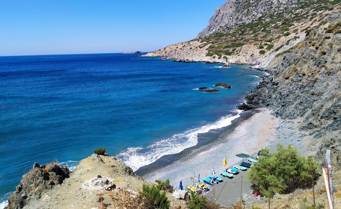 Hohlakas beach'in fotoğrafı gri ince çakıl taş yüzey ile