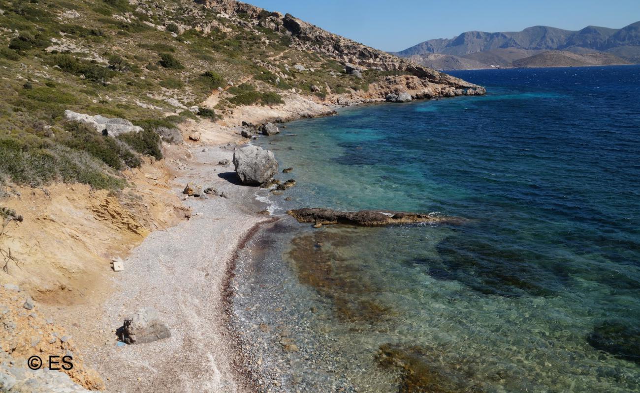 Paradise beach'in fotoğrafı gri kum ve çakıl yüzey ile