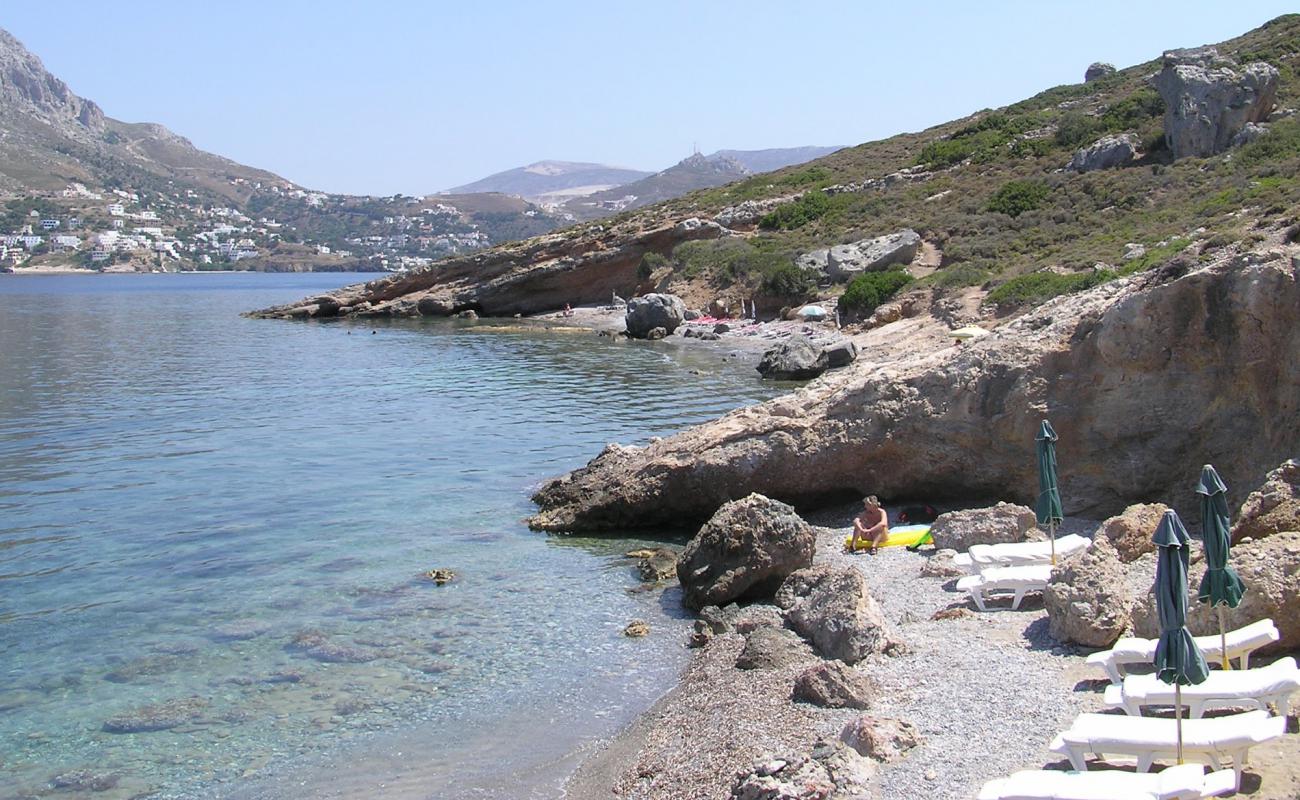 Paralia pothia'in fotoğrafı gri kum ve çakıl yüzey ile