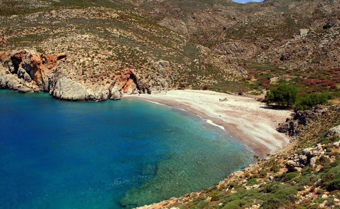 Paralia Agios Sergios'in fotoğrafı hafif çakıl yüzey ile