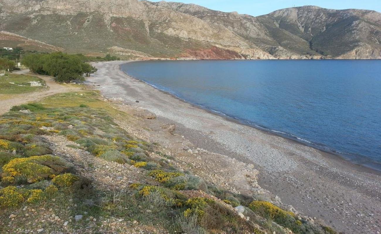 Eristos beach'in fotoğrafı bej kum ve çakıl yüzey ile