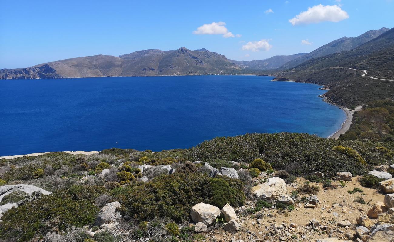 Paralia Plaka'in fotoğrafı bej çakıl yüzey ile