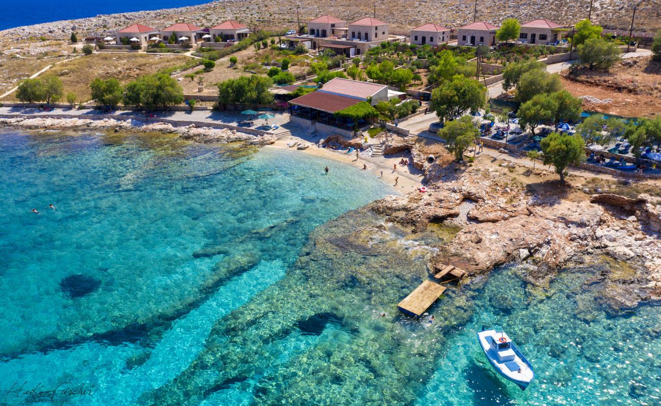 Ftenagia Beach'in fotoğrafı bej kum ve kayalar yüzey ile