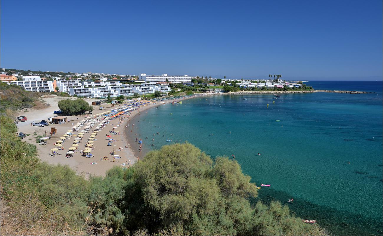 Paralia Kallitheas'in fotoğrafı hafif çakıl yüzey ile