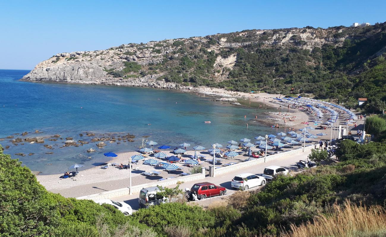 Mandomata Beach'in fotoğrafı parlak kum ve kayalar yüzey ile