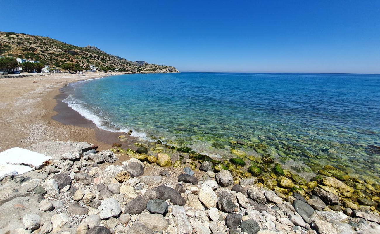 Stegna beach'in fotoğrafı çakıl ile kum yüzey ile