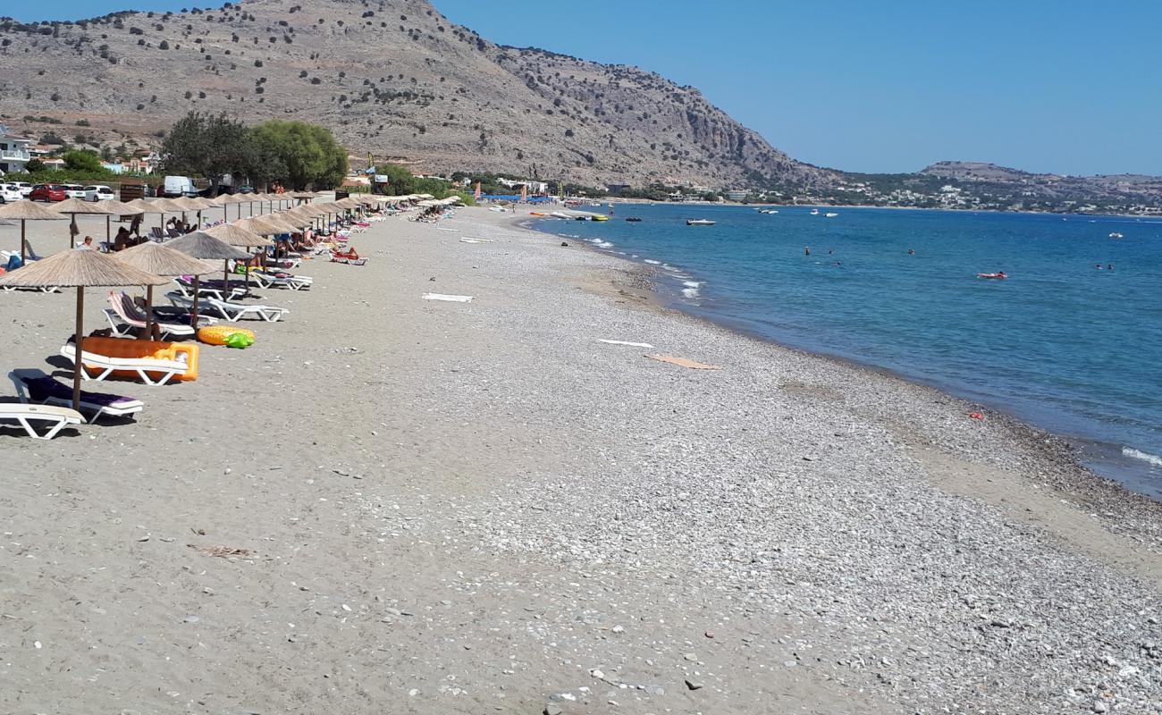 Public beach'in fotoğrafı bej kum ve çakıl yüzey ile