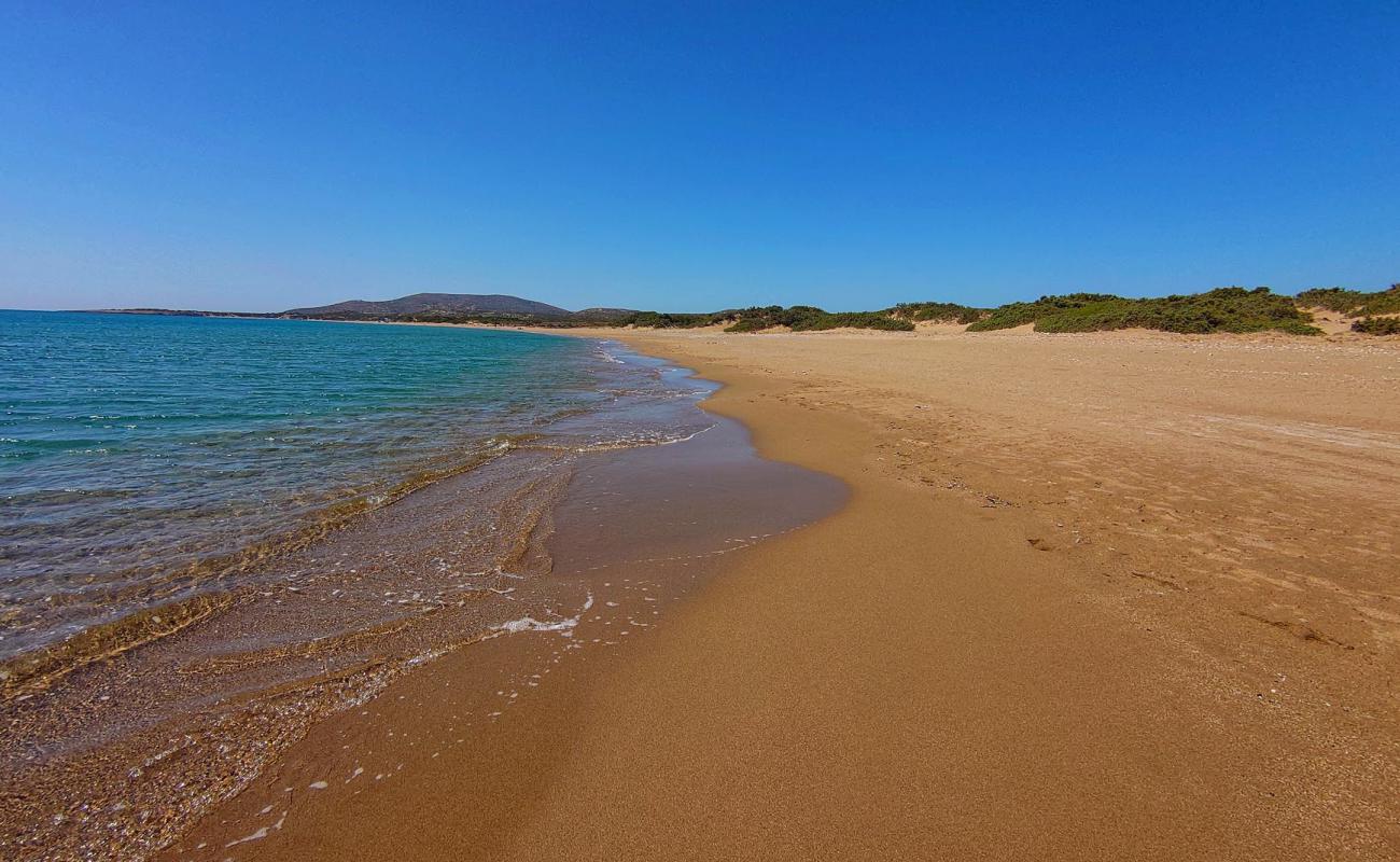 Agios Georgios Beach'in fotoğrafı kahverengi kum yüzey ile