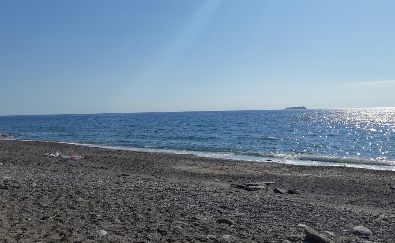 Wild beach II'in fotoğrafı siyah kum ve çakıllar yüzey ile