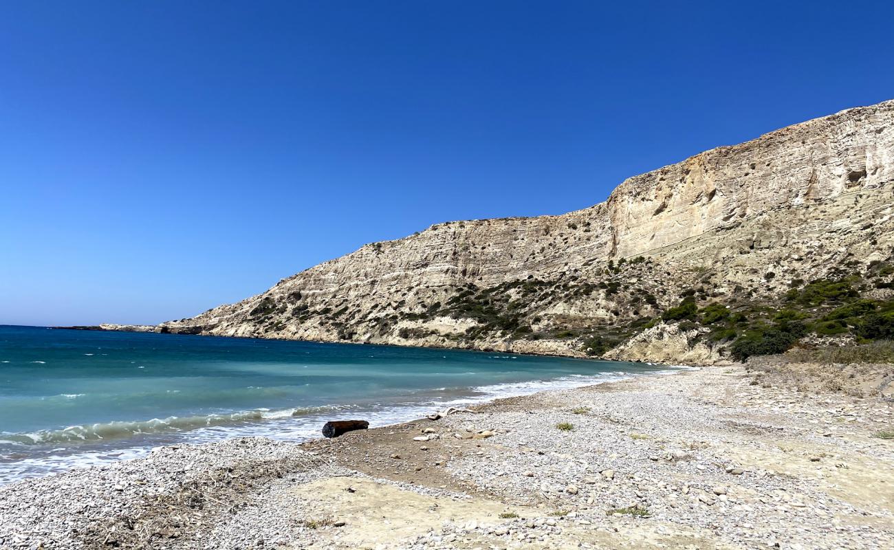 Paralia Apolakia II'in fotoğrafı siyah kum ve çakıllar yüzey ile