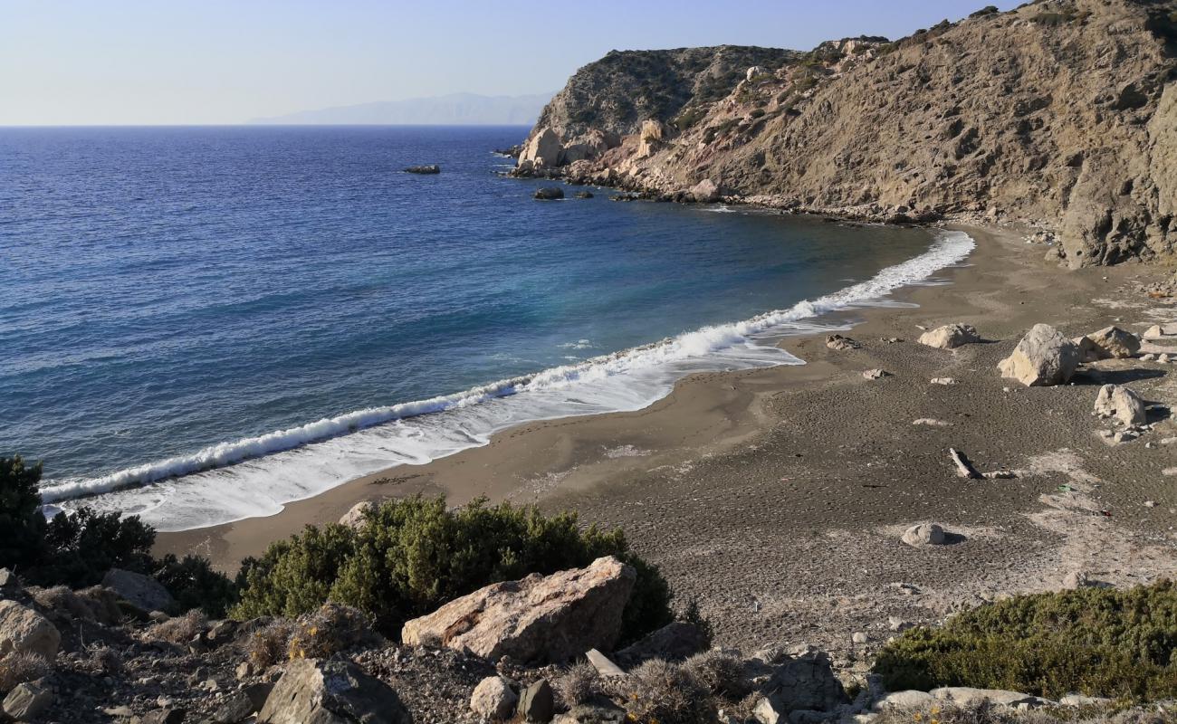 Atavyros Beach'in fotoğrafı gri kum ve çakıl yüzey ile