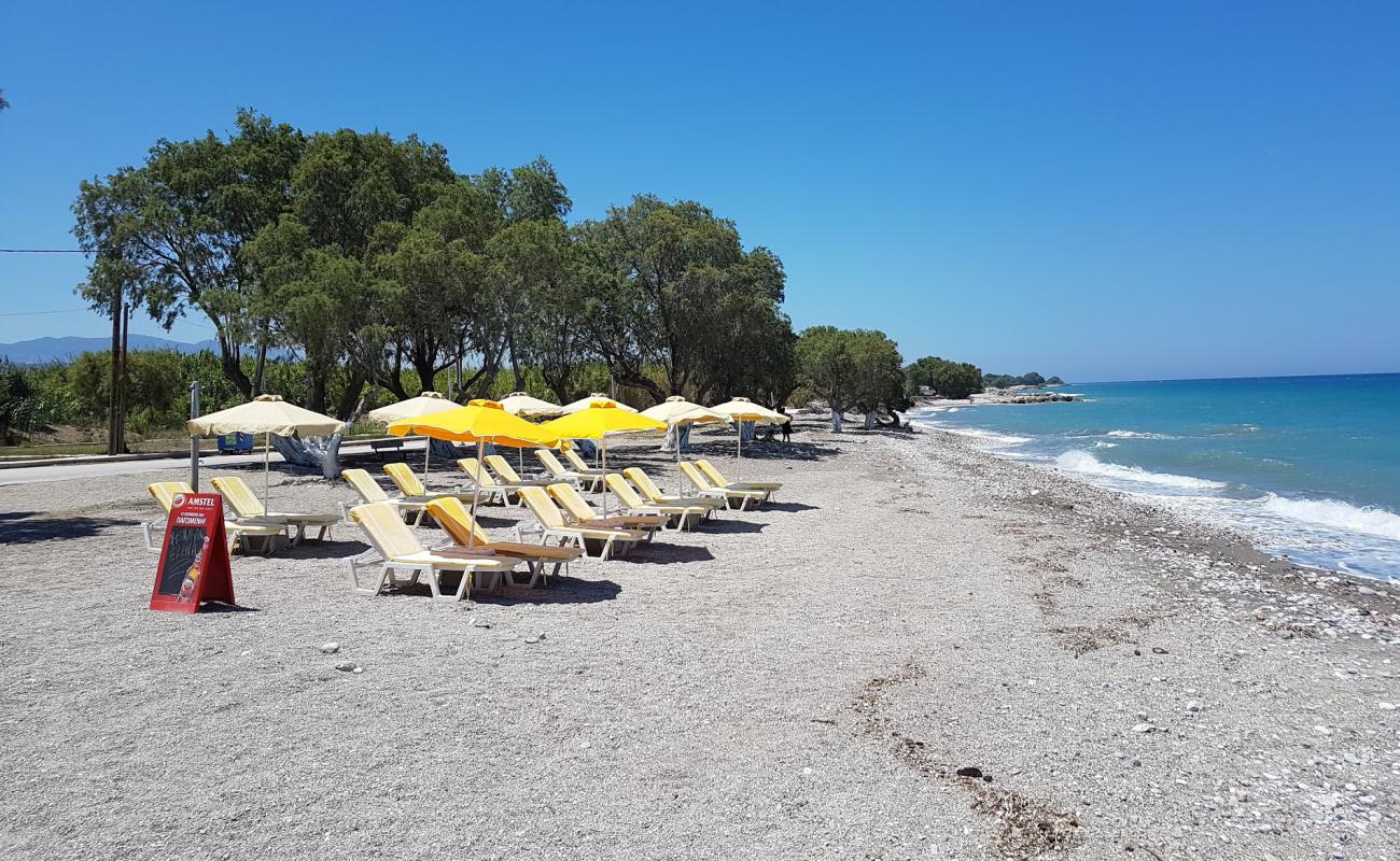 Soroni Beach'in fotoğrafı gri kum ve çakıl yüzey ile