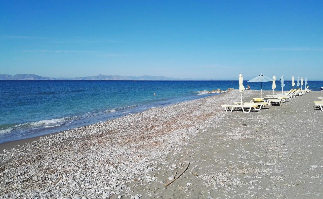 Theologos Beach'in fotoğrafı çakıl ile kum yüzey ile