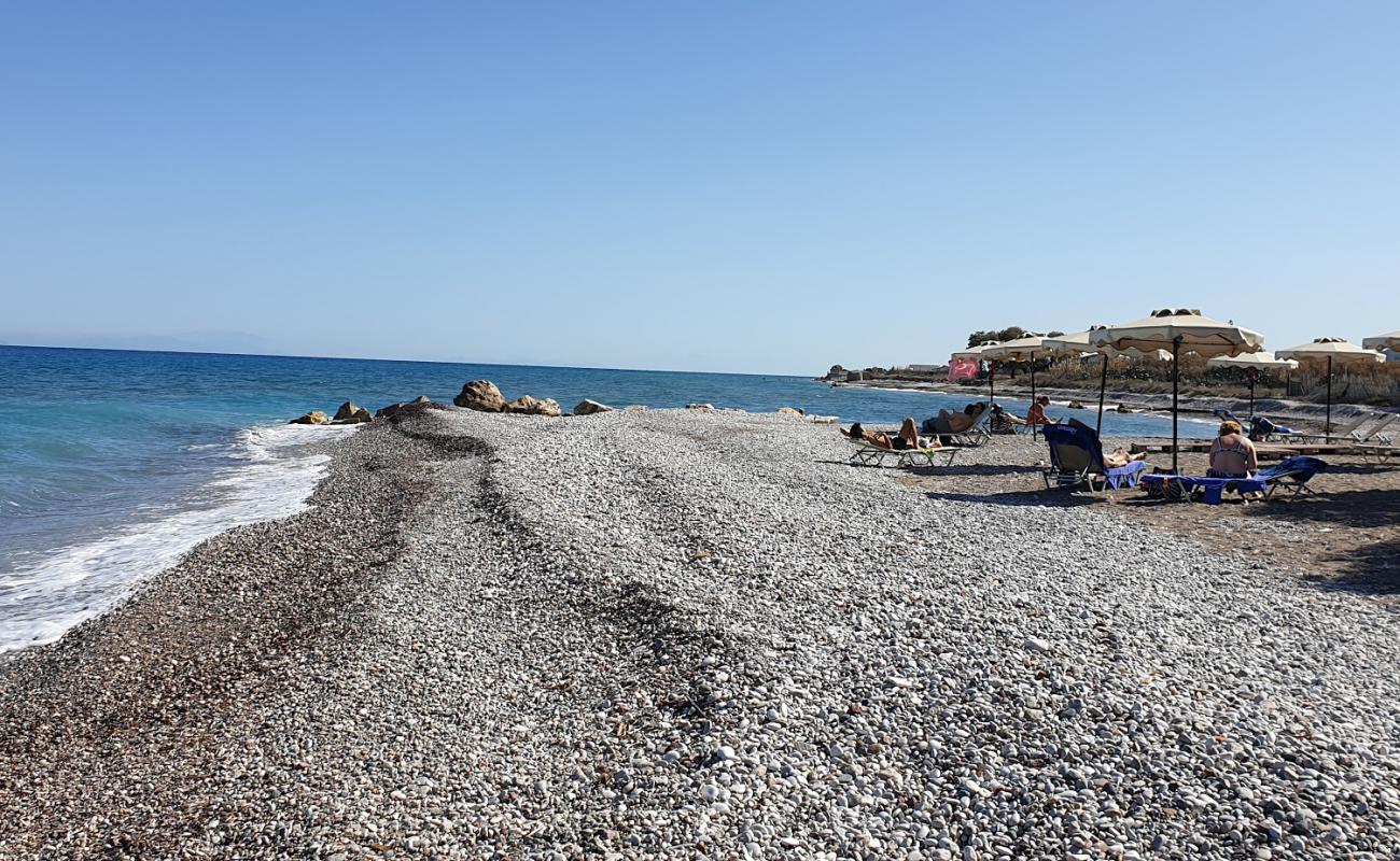 Paradisi Beach'in fotoğrafı çakıl ile kum yüzey ile