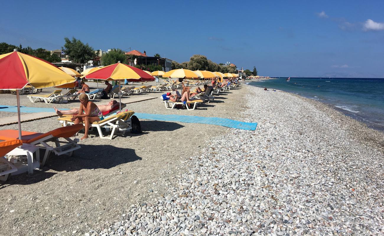 Ialysos beach'in fotoğrafı çakıl ile kum yüzey ile