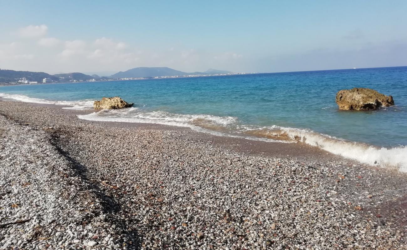 Kato Petres Beach'in fotoğrafı hafif ince çakıl taş yüzey ile