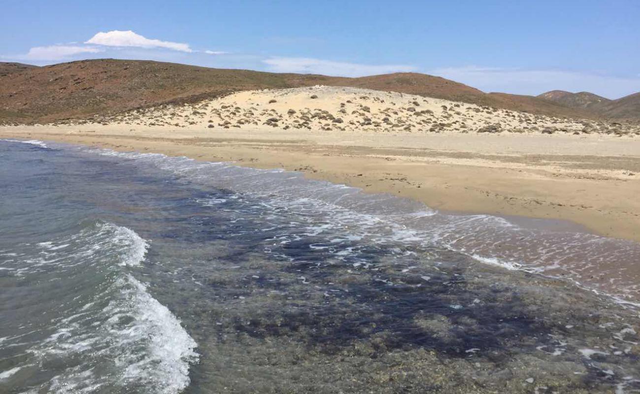 Psili Ammos'in fotoğrafı kahverengi kum yüzey ile
