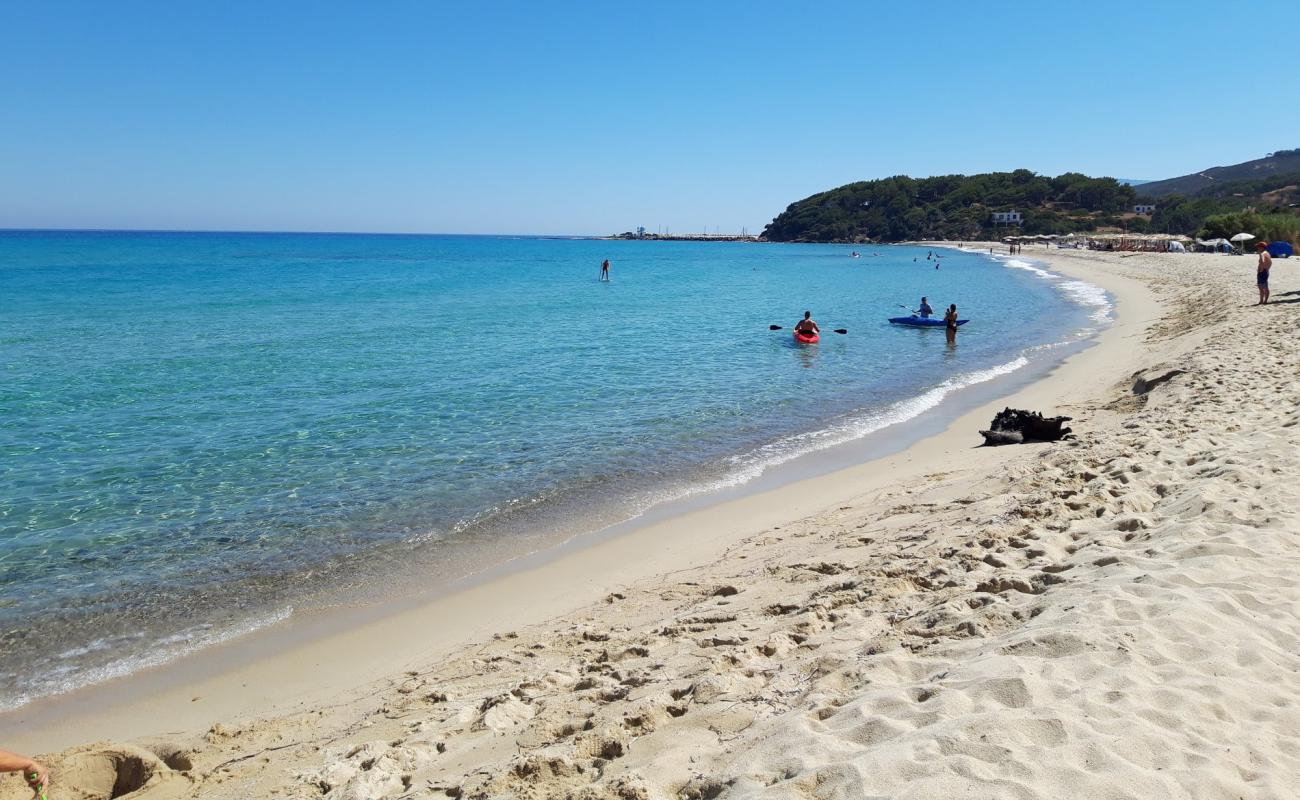 Mesakti Plajı'in fotoğrafı i̇nce bej kum yüzey ile