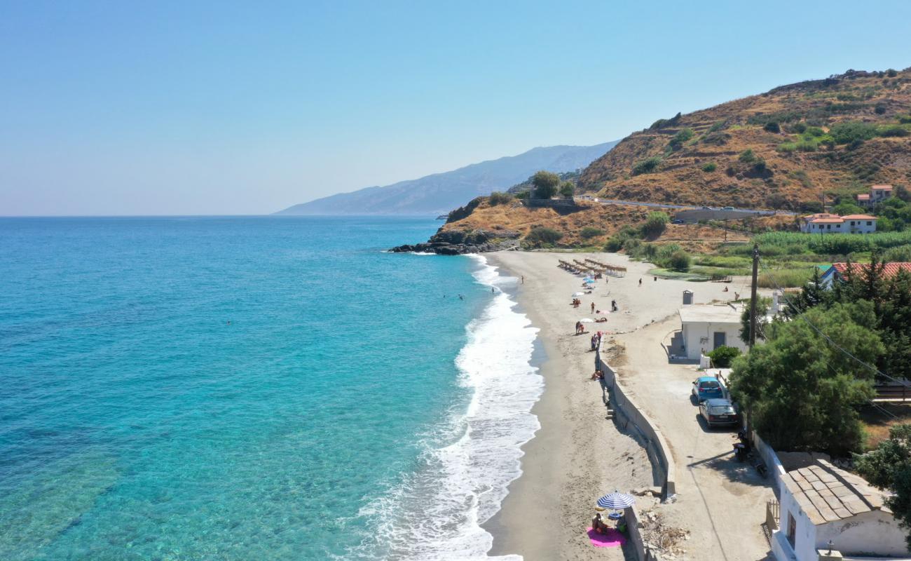 Kampos beach'in fotoğrafı parlak kum yüzey ile