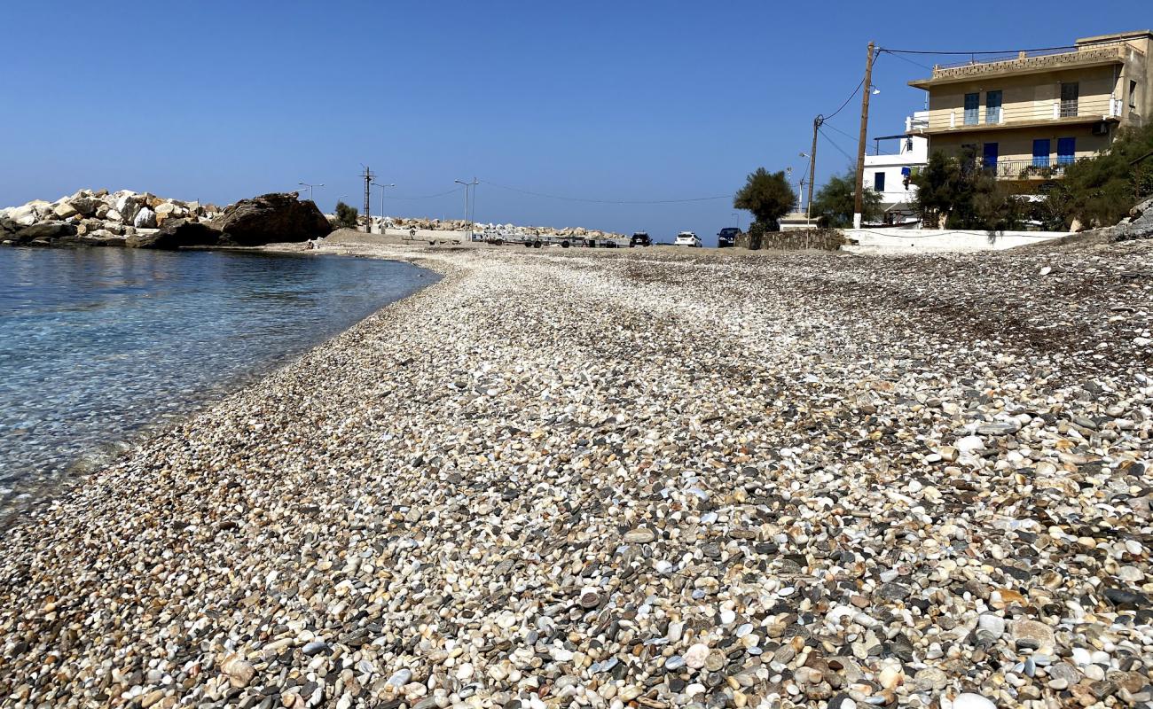 Karavostamo beach'in fotoğrafı hafif çakıl yüzey ile