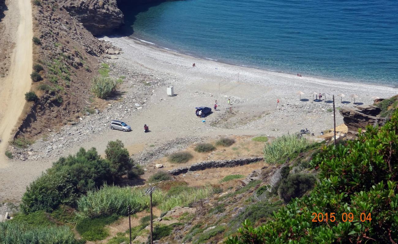 Aris beach'in fotoğrafı gri çakıl taşı yüzey ile