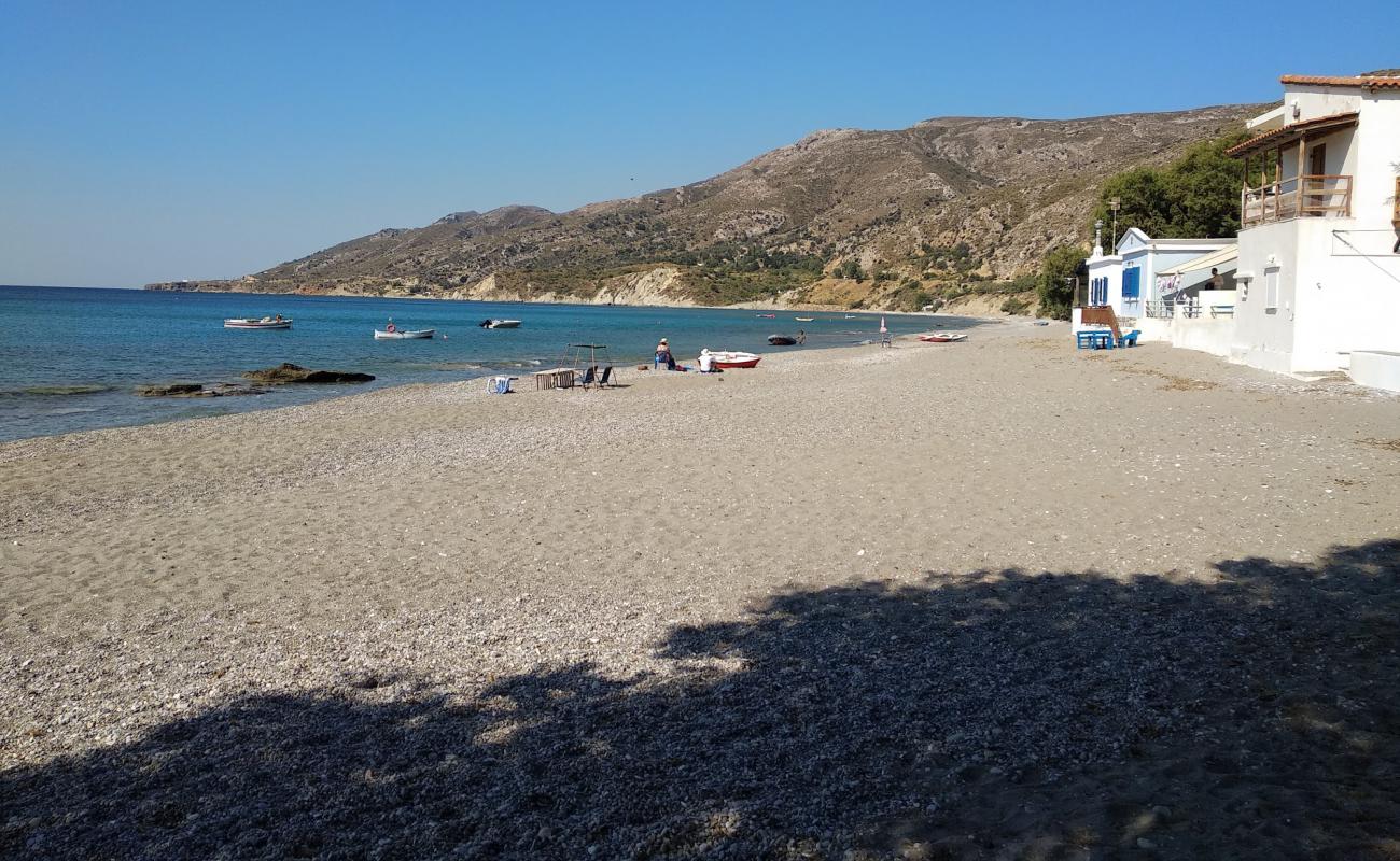 Paralia Faros'in fotoğrafı çakıl ile kum yüzey ile