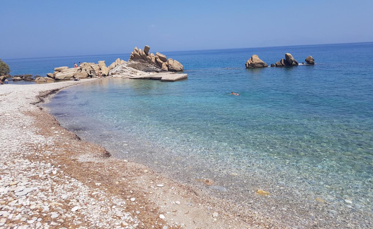 Paralia Kerame'in fotoğrafı gri çakıl taşı yüzey ile