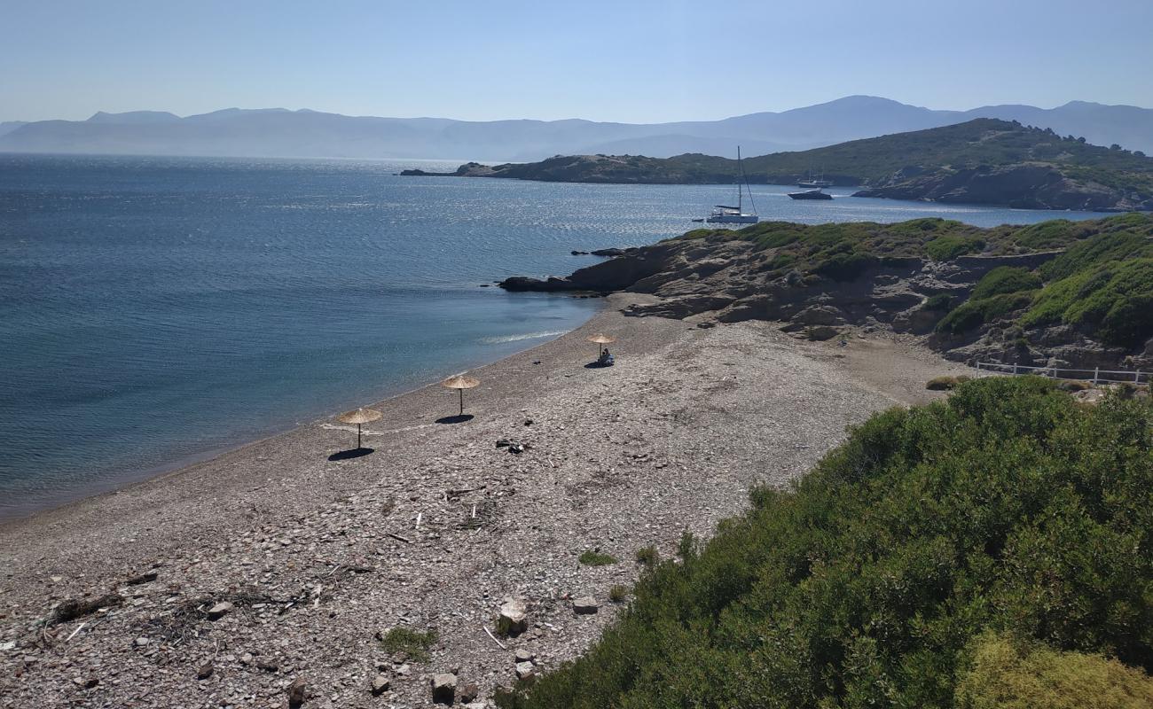 Kakopetria beach'in fotoğrafı küçük bej çakıl yüzey ile