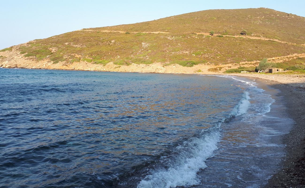 Chochlakas Coast'in fotoğrafı kahverengi kum yüzey ile