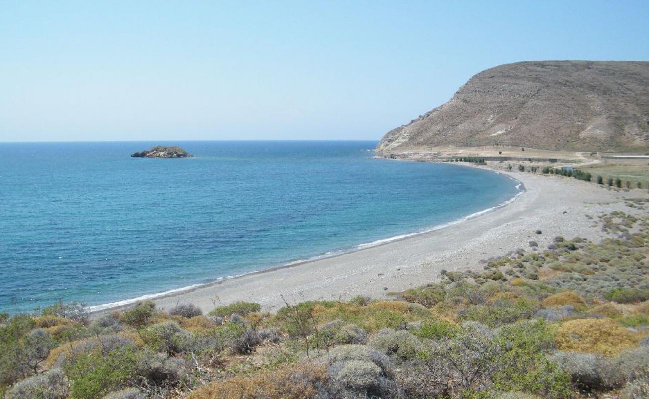 Archontiki beach'in fotoğrafı gri çakıl taşı yüzey ile
